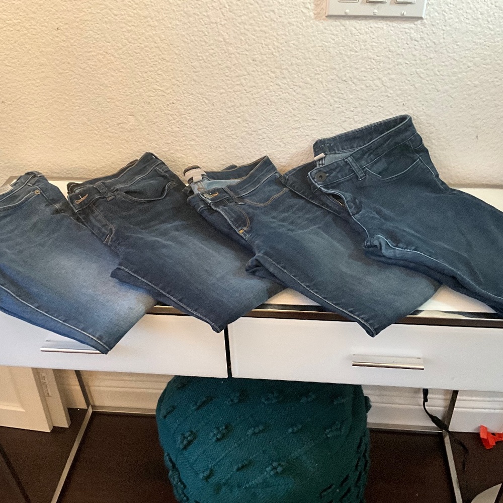 BANANA REPUBLIC SKINNY JEANS (lot of 4)  pairs 😳☺️😊 size
